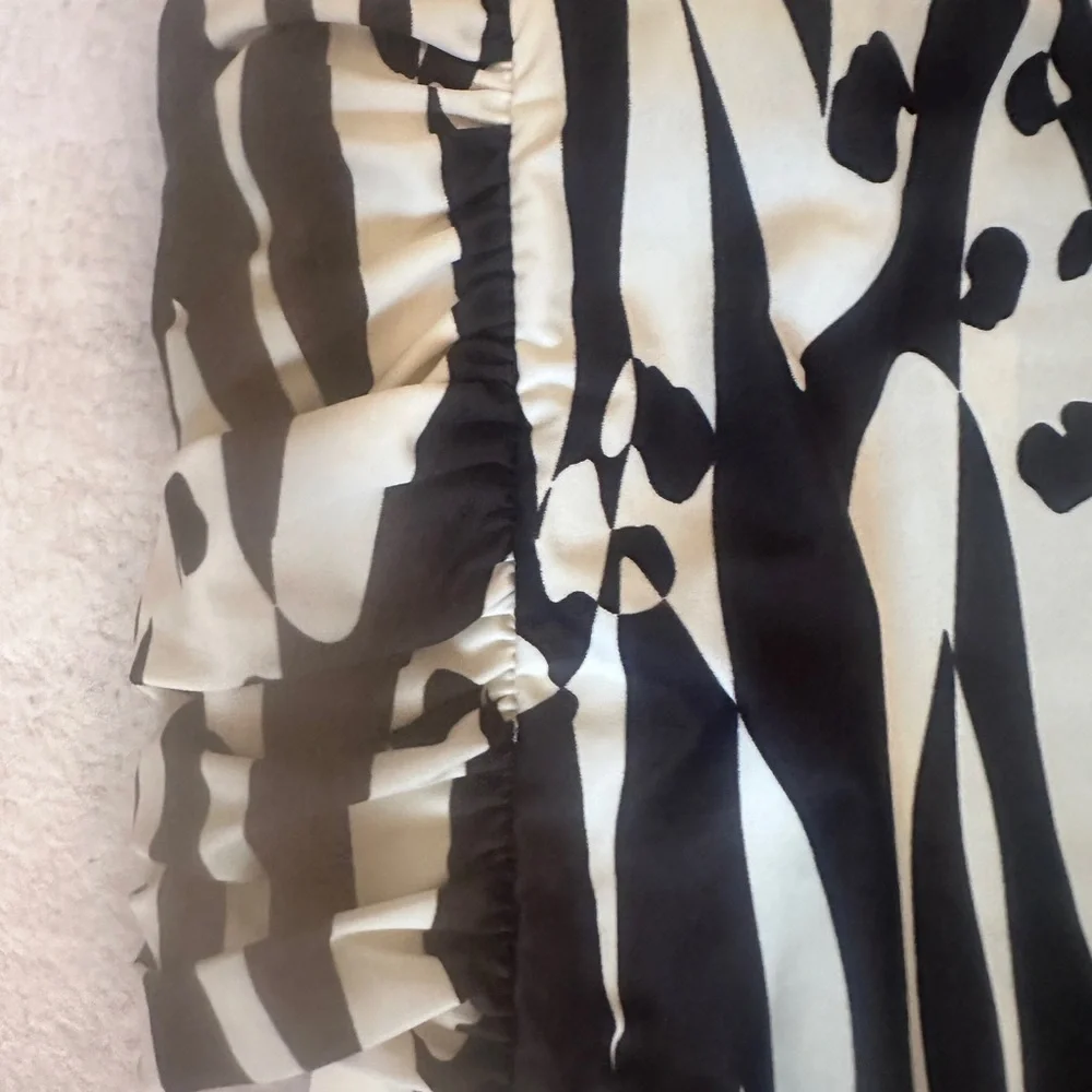 Stylish Black and White Women's Bikini Set - Picture 3 of 6